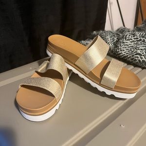 Womens size 10 Reef Slides. These are Brand New and beautiful! Plus comfortable
